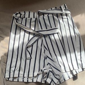 White & Black Strip Set